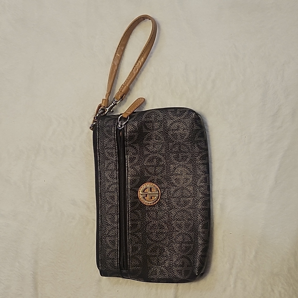 Giani Bernini wristlet